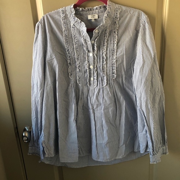 crown & ivy Tops - EUC Crown & Ivy Button Down